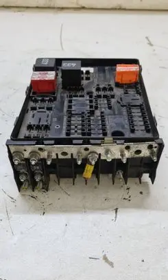 Volkswagen Golf V Fuse module 1K0937124K