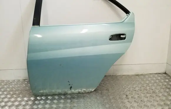 Toyota Prius (XW10) Rear door