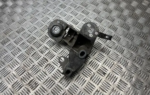 Audi A4 S4 B7 8E 8H Engine mounting bracket 8E0199352N