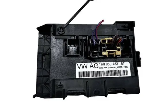 Volkswagen Golf V Comfort/convenience module 1K1971262J Y020723810 1K0959433