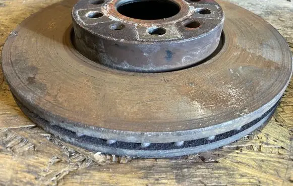 Volkswagen Golf VI Front brake disc