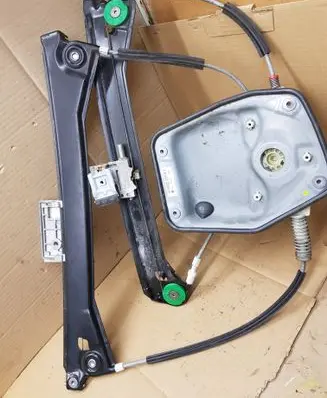 Volkswagen Eos Front door electric window regulator 1Q2837402P