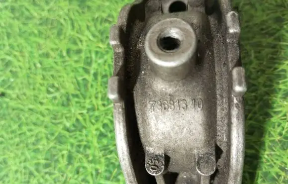 BMW M5 Sway bar bush bracket, front 2283190 31352283190