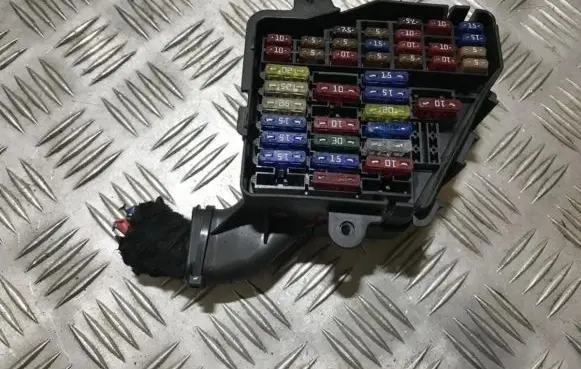 Volkswagen Golf IV Fuse box set 1j1970000s 1j1970007r