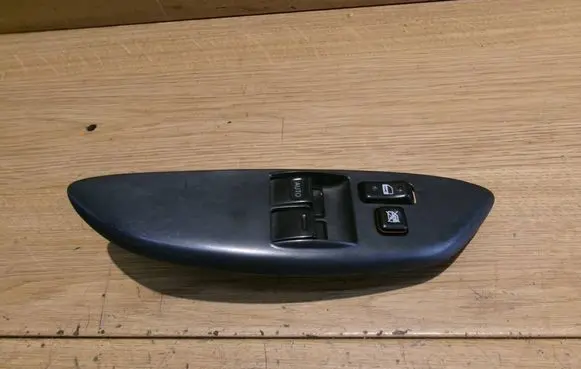 Toyota Yaris Central console control unit
