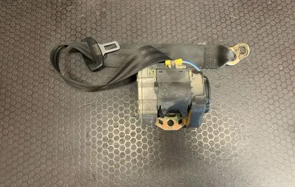 Audi A6 Allroad C5 Rear seatbelt 00064577