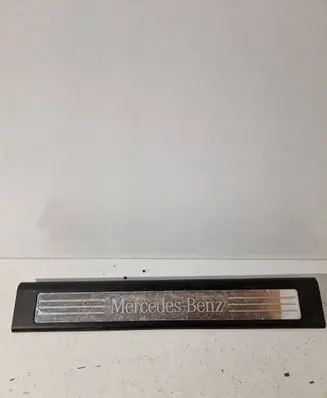 Mercedes-Benz ML W164 Other sill/pillar trim element A1646803435