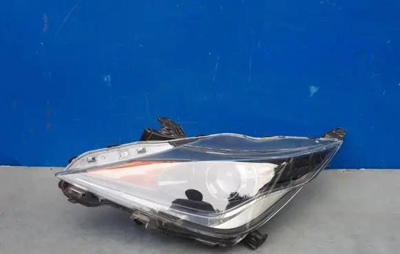 Toyota Aygo AB40 Headlight/headlamp 0H17 KOITO