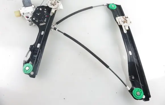 BMW 1 E81 E87 Front door window regulator with motor 7138466 7067796