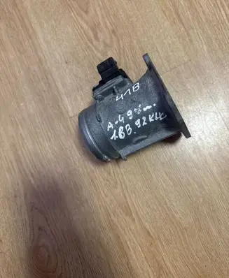 Audi A4 S4 B5 8D Mass air flow meter 037906461 037906461B AFH6010A