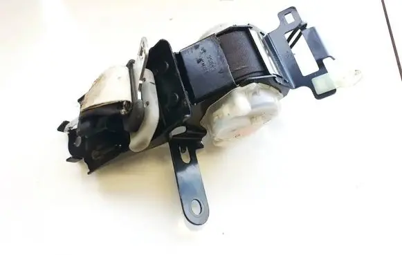 Middle seatbelt (rear)