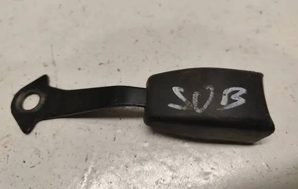 Subaru Impreza I Front seatbelt buckle 90615