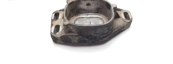 Volkswagen PASSAT B5.5 Engine mounting bracket 8D0199335Q