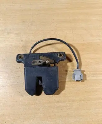 Audi A6 S6 C4 4A Tailgate/trunk/boot lock/catch/latch 4A5827505D