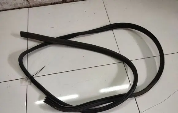 Citroen Xsara Rubber seal front coupe door 