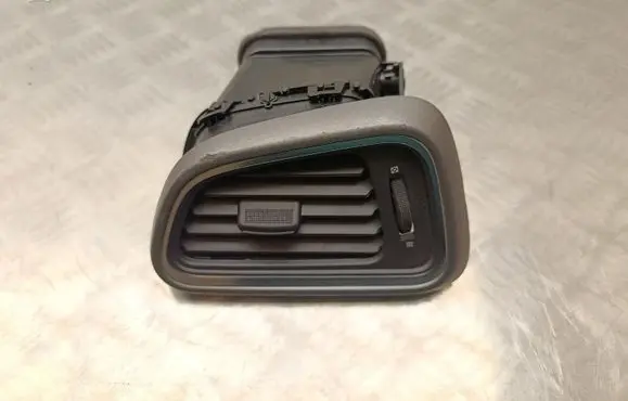 Renault Kadjar Dashboard side air vent grill/cover trim 00189100
