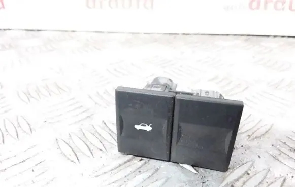 Ford Mondeo Mk III Tailgate/boot open switch button 1S7T19B514AA