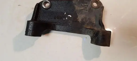Toyota RAV 4 (XA20) Engine mounting bracket AT537