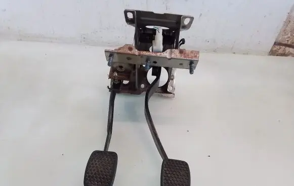 Suzuki Swift Cultus Pedal assembly 
