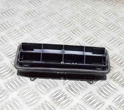 Nissan Leaf II (ZE1) Quarter panel pressure vent 8200213712C