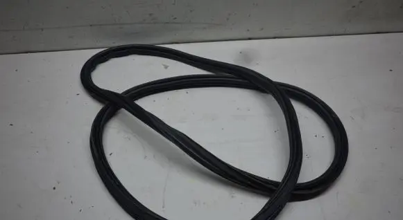 Opel Astra J Front door rubber seal 13258109 360574169