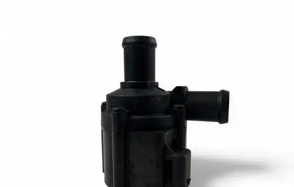 Volkswagen PASSAT B8 Water pump 5Q0965561B