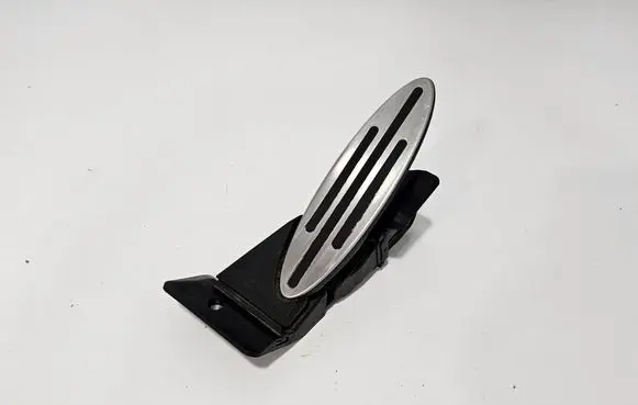Accelerator throttle pedal