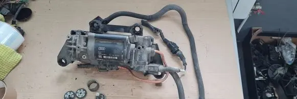 Audi A7 S7 4G Air suspension compressor/pump 4G0616005C