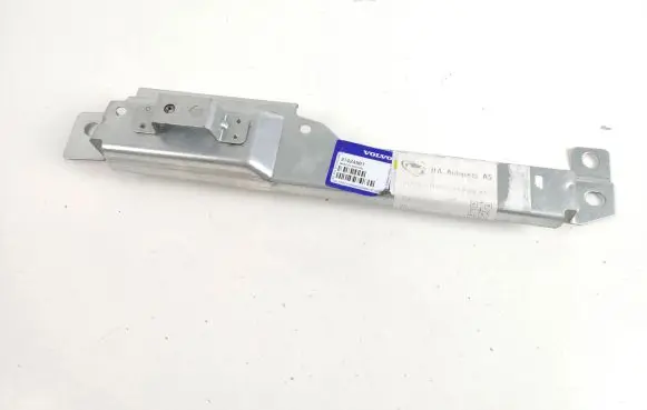 Volvo XC60 Fender mounting bracket 31424581