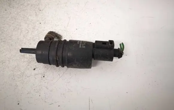 Volkswagen PASSAT B6 Windscreen/windshield washer pump 1009550006