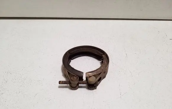 Volkswagen PASSAT B8 Muffler pipe connector clamp 04L253725B