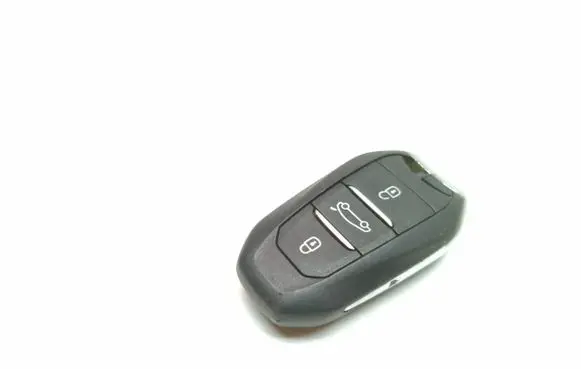 Opel Astra L Ignition key/card 