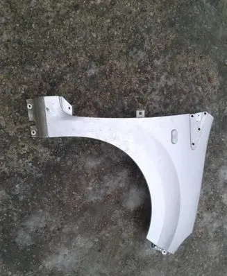 Renault Twingo II Fender 8200500431