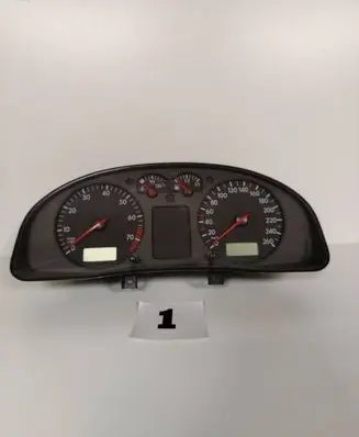 Volkswagen PASSAT B5 Speedometer (instrument cluster) 110008793