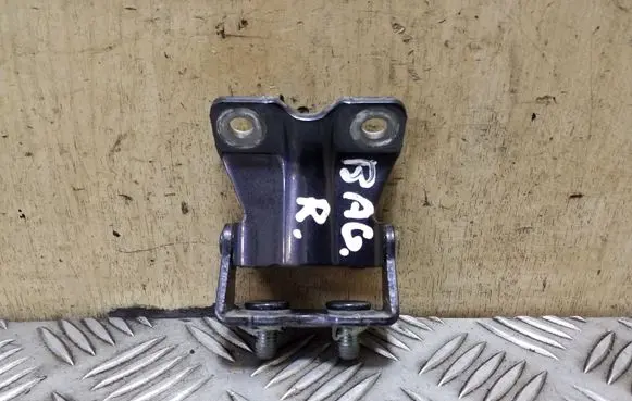 Subaru Outback Tailgate/trunk/boot hinge