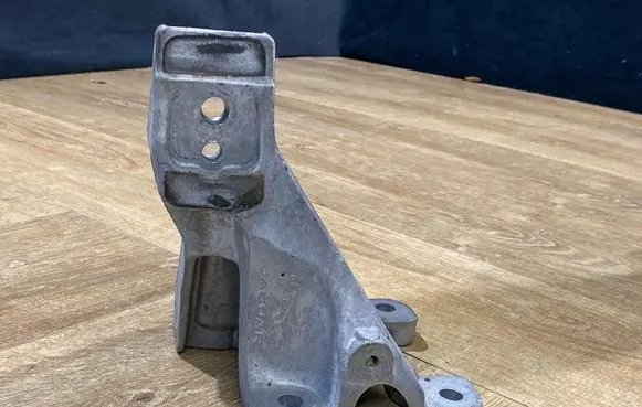 Jaguar F-Pace Engine mounting bracket HK836037CB J1418M