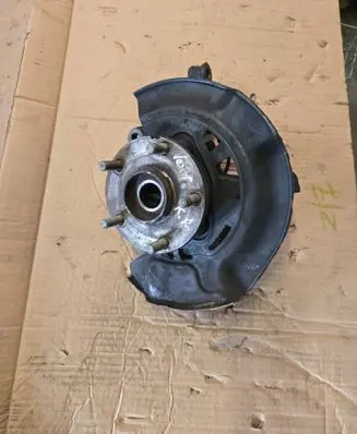 Toyota Corolla Verso AR10 Front wheel hub 