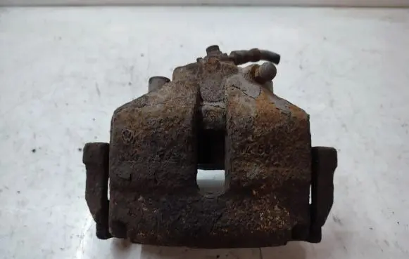 Volkswagen PASSAT CC Front brake caliper