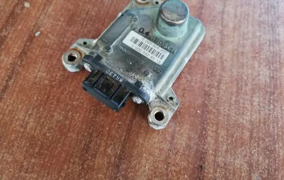 Mercedes-Benz E W210 ESP acceleration yaw rate sensor 0005426518