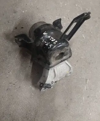 Suzuki SX4 S-Cross Engine mount bracket