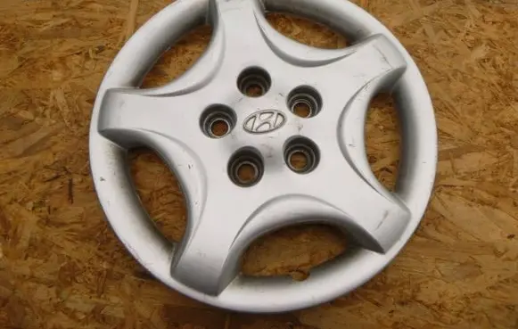 Hyundai Trajet R15 wheel hub/cap/trim 529603A010