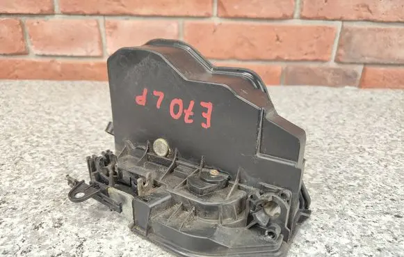 BMW X5 E70 Front door lock 7276661