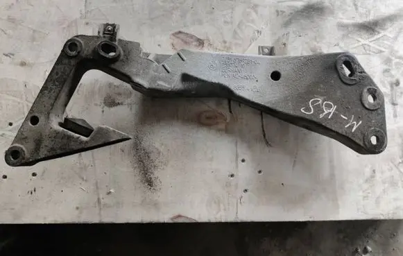 BMW X1 E84 Engine mounting bracket 13807410