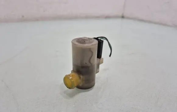 Mitsubishi Pajero Windscreen/windshield washer pump 