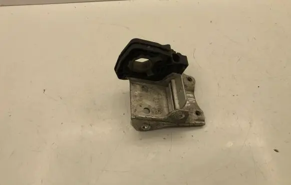 BMW 5 F10 F11 Radiator support slam panel bracket 7186514