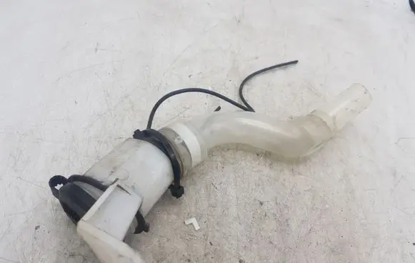 Toyota Previa (XR30, XR40) II Window washer liquid tank fill tube NOCODE