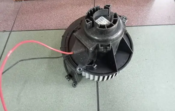 Opel Astra H Heater fan/blower 52407543 L073A30 16102006