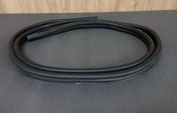 Mercedes-Benz Citan W415 Rear door rubber seal (on body)