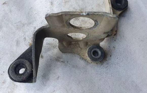 Volkswagen Golf III Gear shift cable bracket 357711789C 02A