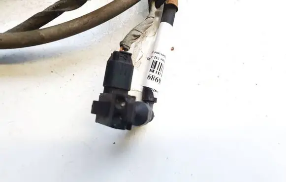 Windshield washer spray nozzle